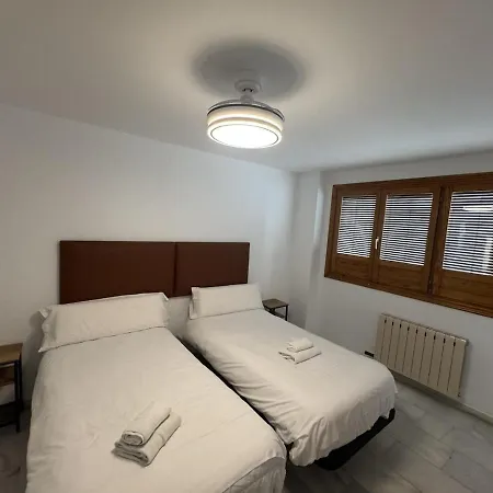 Spacious Top-floor شقة