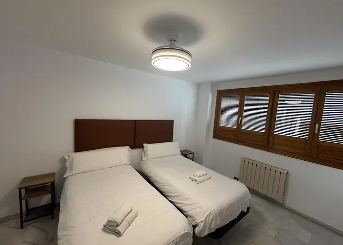 Spacious Top-floor شقة